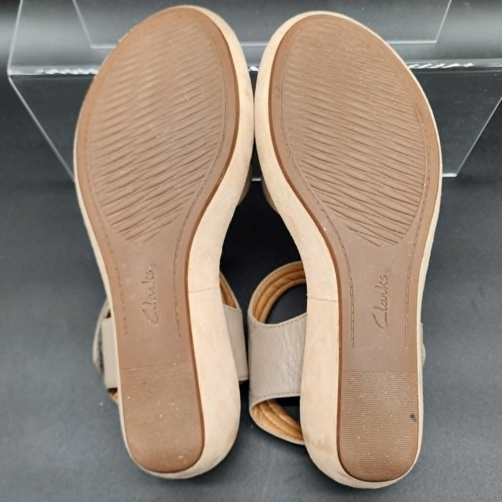 Clarks Taupe Leather Wedge Sandals Womens 11 Comfort Cushion Soft Casual Summer - Picture 6 of 9